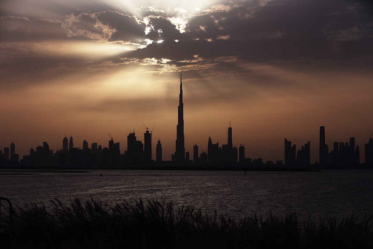 The Dubai Skyline avec Burj Khalifa à l'horizon