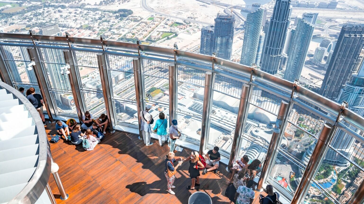 Terrasse extérieure de Burj Khalifa au 124ème étage