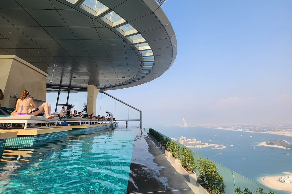 Aura Skypool de Dubaï : une expérience inédite